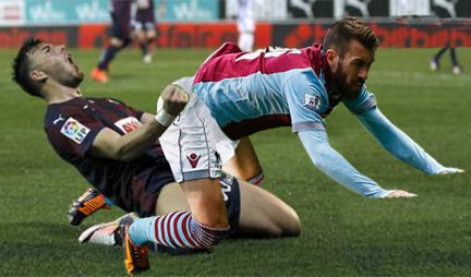 11Secaperdre's tweet photo. SEXTAPE de deux Footballeurs Espagnol du Club d'Eibar dévoilé ! #Eibar 
Source : https://t.co/0QDz75zIXO https://t.co/QK60bCWKsc