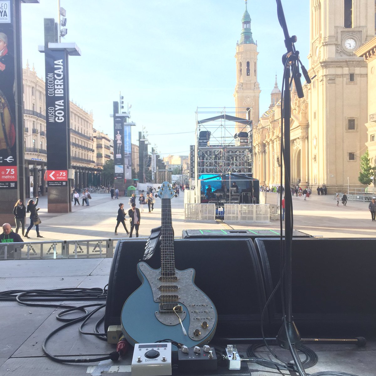DannyGomez__'s tweet photo. Today with @BrianMayGuitars in #Zaragoza @officialqueenmusic @DrBrianMay tribute with @anatopera by @toxicprod https://t.co/6rh8UbqVWO https://t.co/C2tbnLtzgP
