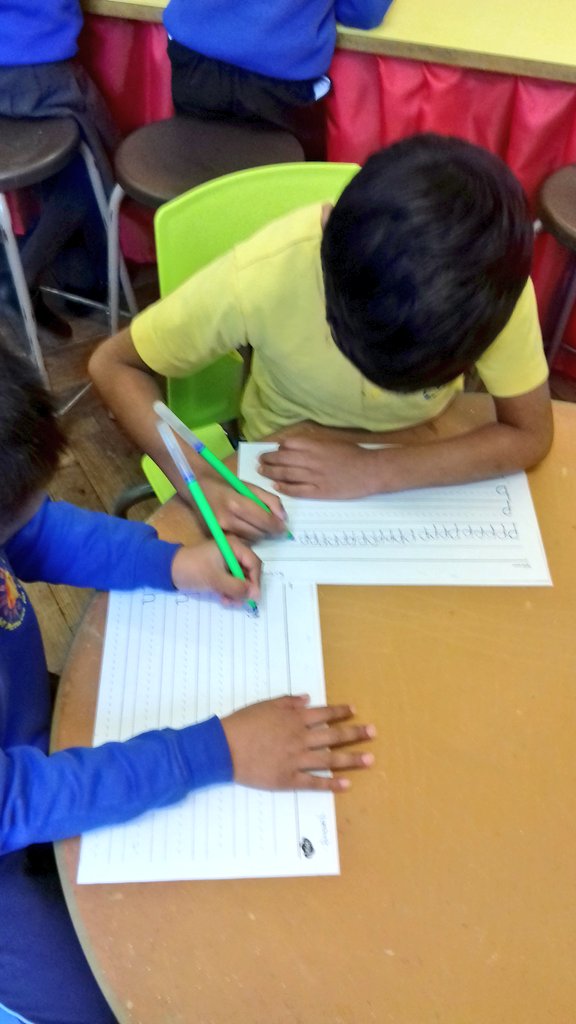 sthelensp's tweet photo. Mrs Branford's RWI group are reviewing, reviewing, reviewing today! #speedsounds #greenwords #redwords https://t.co/FYgif0FVSh