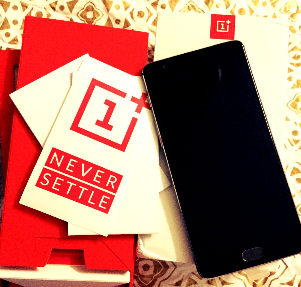 jyotsnadedha's tweet image. When my mobile also tells me to never settle! 😊 #OnePlusThree #FestiveGiftsToSelf #AboutTime 😜