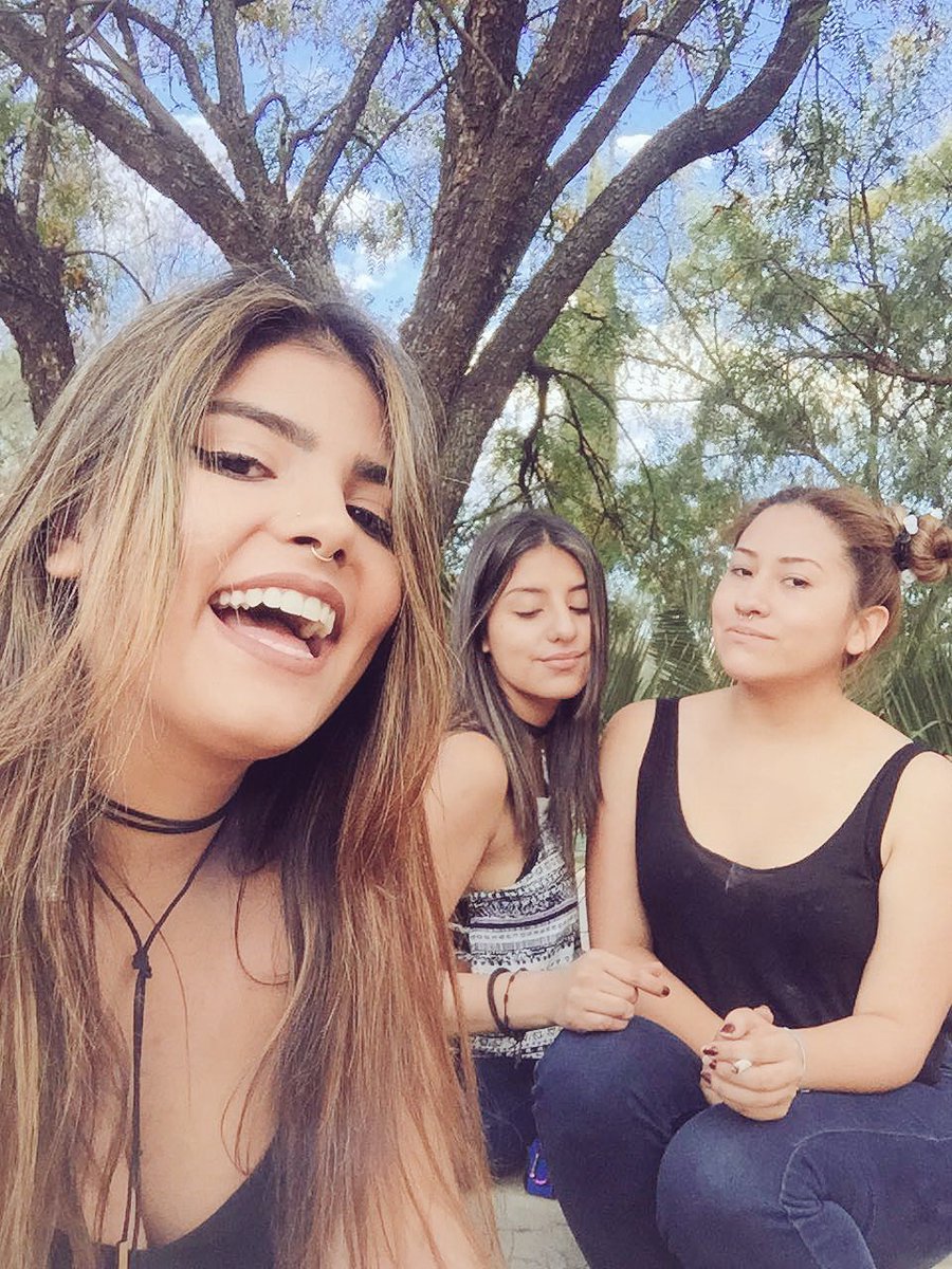 AlejandraVCM98's tweet photo. Sometimes all that you need is someone who can Fix everithing  #thanksFriend  #young #free 🌲🍀❤️️ https://t.co/Y9s5PGjo5G