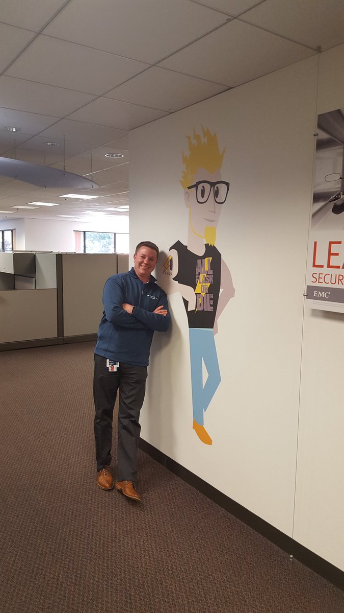 moscom1212's tweet photo. Flashy McFlasherson just showed up in Newton. @Chip_Channel is hanging with the man! #YOAF. @Carroll33Mike @MichaelWing23 @dsheehandellemc https://t.co/6S4W7k80kh