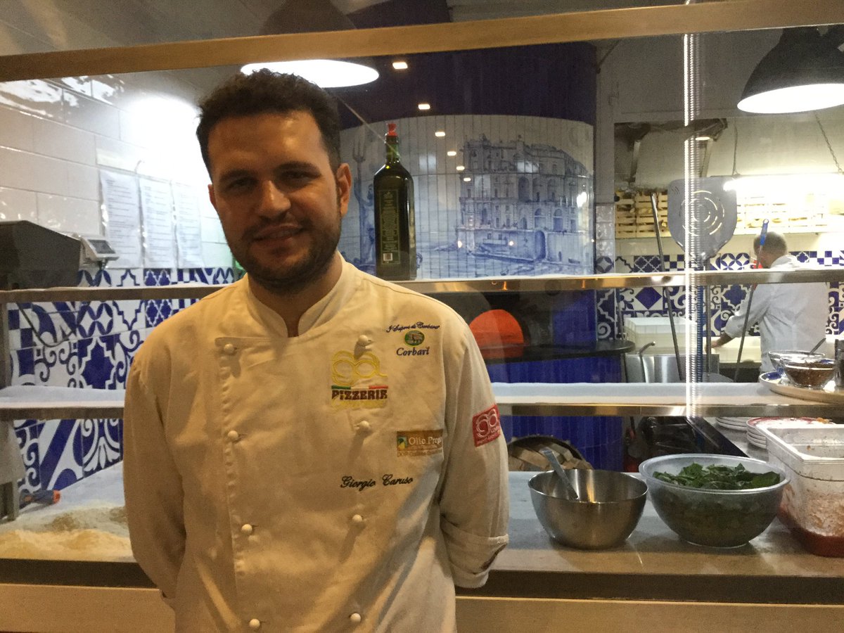 Andrea_Radic's tweet photo. #medcookingcongress apre a Napoli con una degustazione di pizze dei grandi interpreti da Napoli,Milano e Parigi da @GourmetVesi https://t.co/sBlKdfhE21