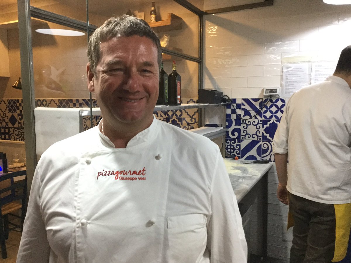 Andrea_Radic's tweet photo. #medcookingcongress apre a Napoli con una degustazione di pizze dei grandi interpreti da Napoli,Milano e Parigi da @GourmetVesi https://t.co/sBlKdfhE21