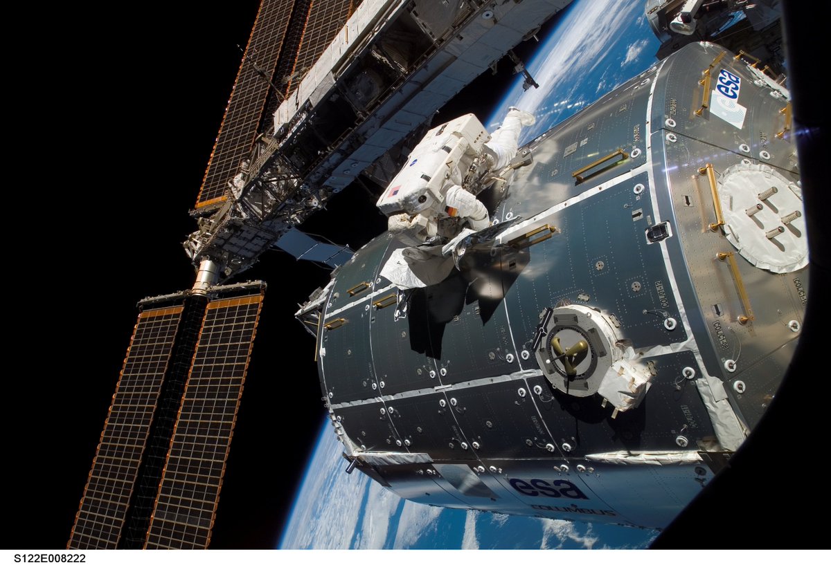 MichaelaBenda's tweet image. Everything Columbus today...#EuropeanSpaceAgency #ColumbusModule of the #ISS with ESA Astronaut Hans Schlegel;photo credit:NASA
