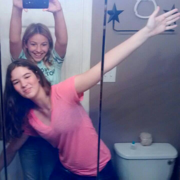 ChloeAndMadi's tweet photo. Madison back YAY #eatingcandy
https://t.co/PaecZUFk7p https://t.co/ILWf7WaEcs