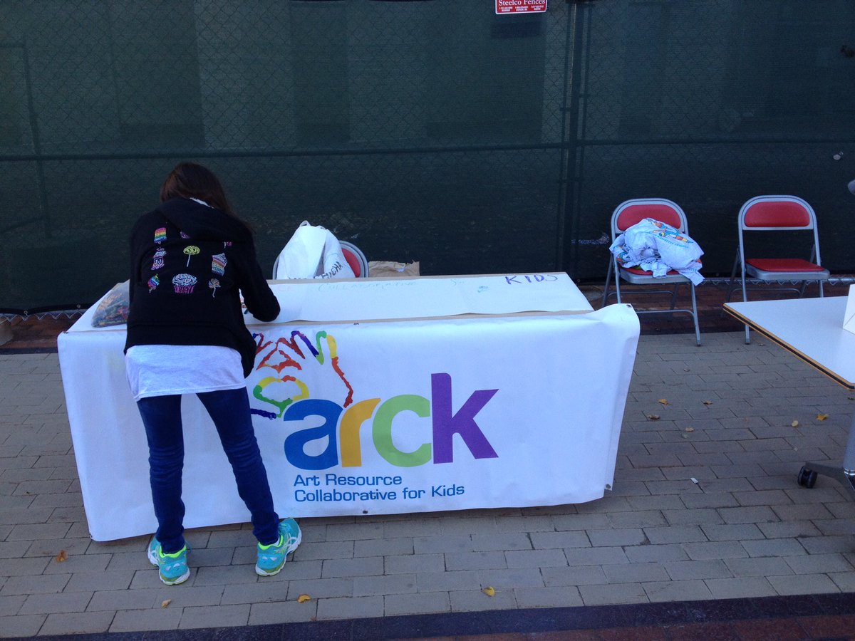 ARCKBOSTON's tweet photo. Setting up our art table at #OpeningOurDoors on the Christian Science plaza! It's a beautiful day! #OOD16 https://t.co/caYzzyi1La