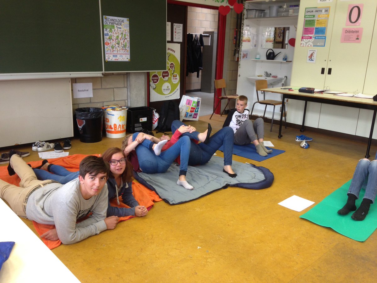 HeleenDeman's tweet photo. @GO_MSNieuwpoort @nys_karen Banken aan de kant!#rugspieroefeningen#Zorgvoorwelzijn#3BVV#fun#klaar voor later@FannyMatsaert @NeleRabau https://t.co/PgDHUWnmzn