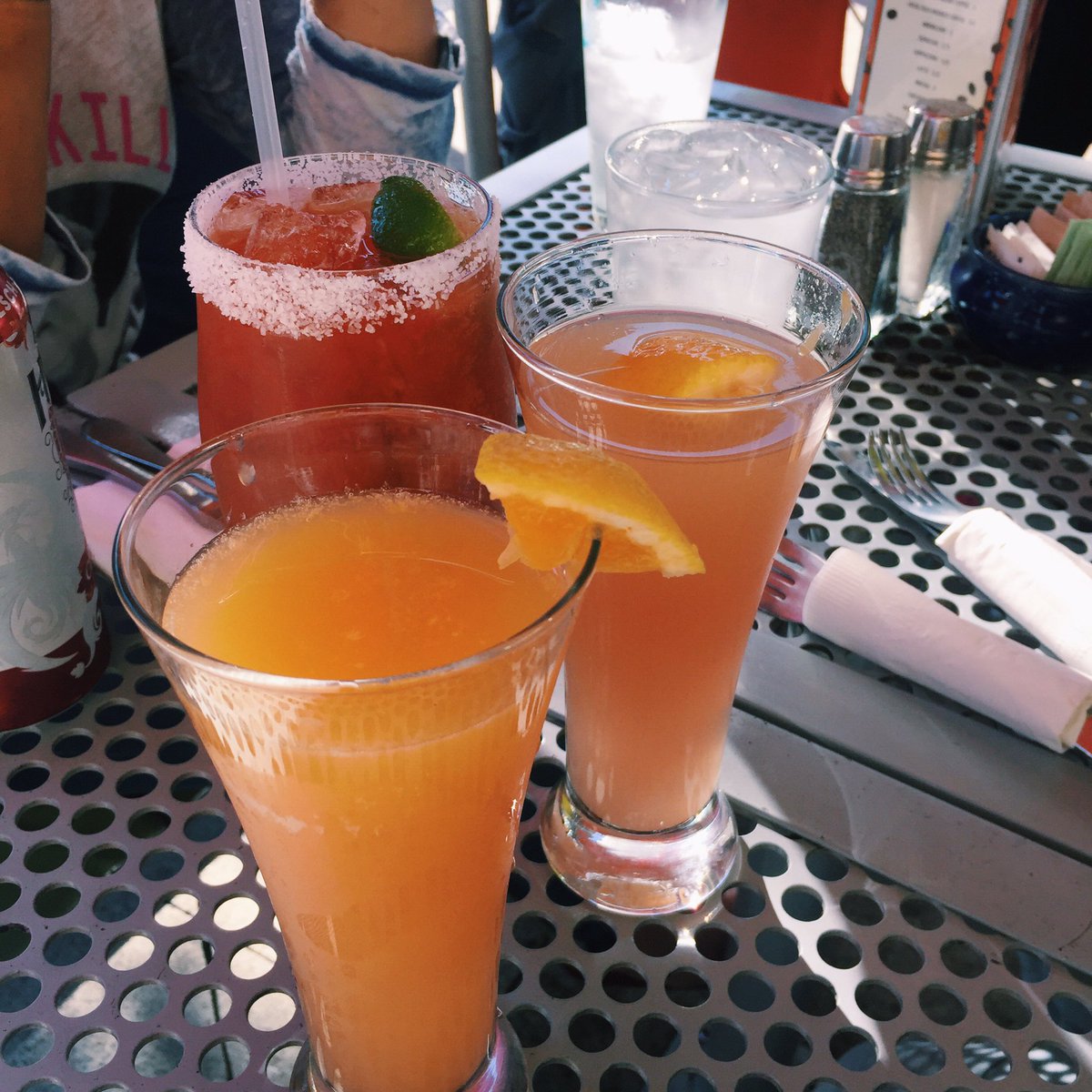 andrewsalvatin's tweet photo. 🍹🍷🍹 #snoozeAM https://t.co/w2rWyQqK3R