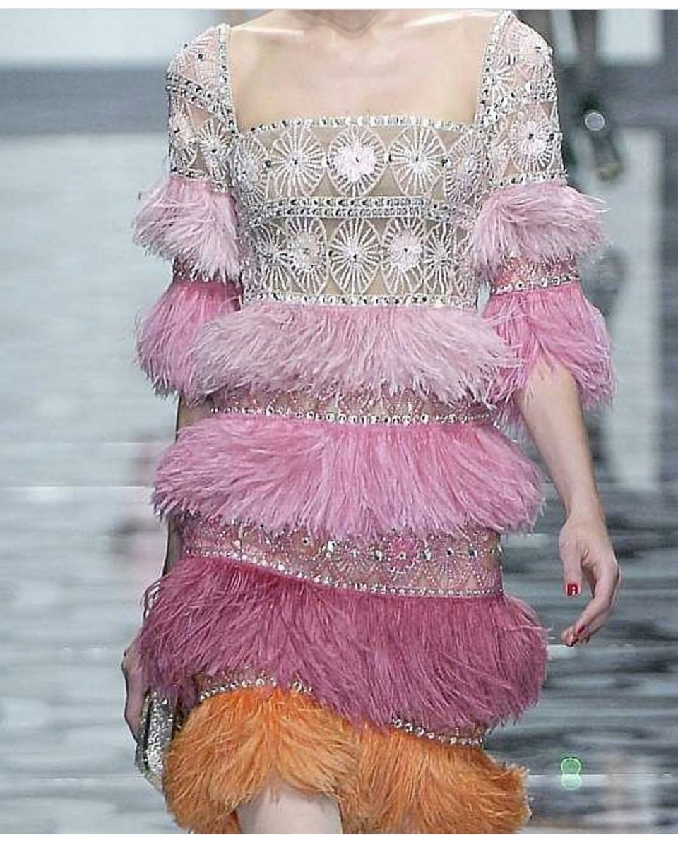 rominagoldstein's tweet photo. Is this love that I'm feeling? • #love #fashion #moda #chanel #runway #wowlook https://t.co/JvFXwDypFr