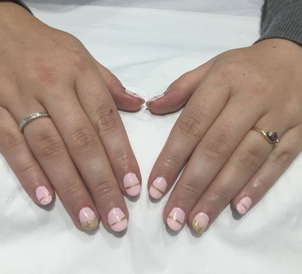 Renew_Beauty's tweet photo. Bride Nails 💍👰🏼🎩 #nailextensions #nails #nailart #naillove #nails2inspire #nailswag #pink #gold #bridenails #nailst… https://t.co/y5wO9vKGij