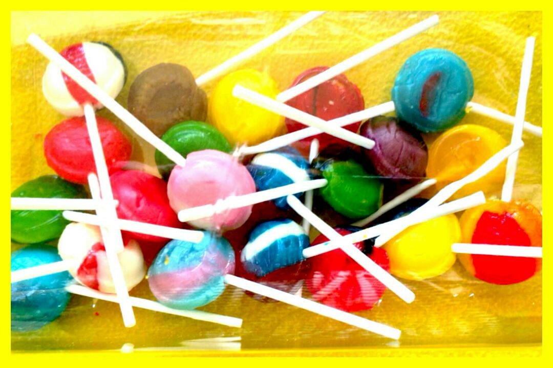 sweetherouk's tweet image. Eeek we now have over 30 #josephdobson #lollipop on our site. And I just need to test them all. #sweets #York #LUSH #tasty