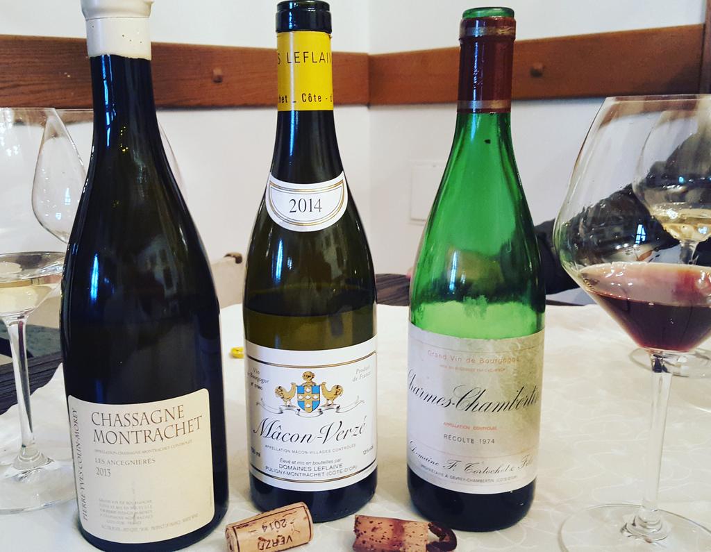 Rainy days are always good for wine degustation#charmes#chambertin 42 years old🤗🤗🤗