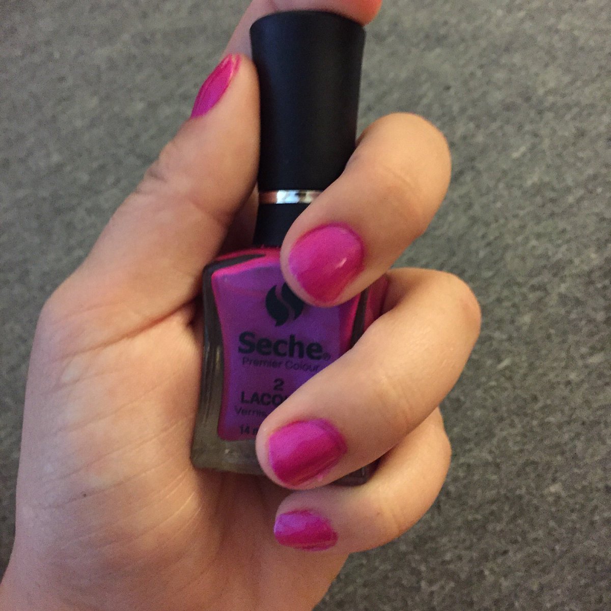 Fallenwolf95's tweet image. This is by far my favorite product. It lasts forever and keeps my nails shining bright. I love it. #ESVoxBox