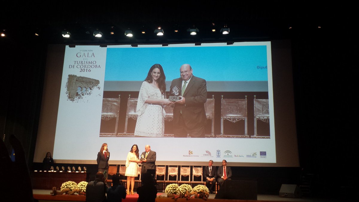 Recetas_lola's tweet photo. #7edicion Gala del Turismo 2016 #Cordobaesp Premio a Asociación Amigos de los Patios Cordobeses Enhorabuena por la labor! @dipucordoba https://t.co/Sb6WriUPqE