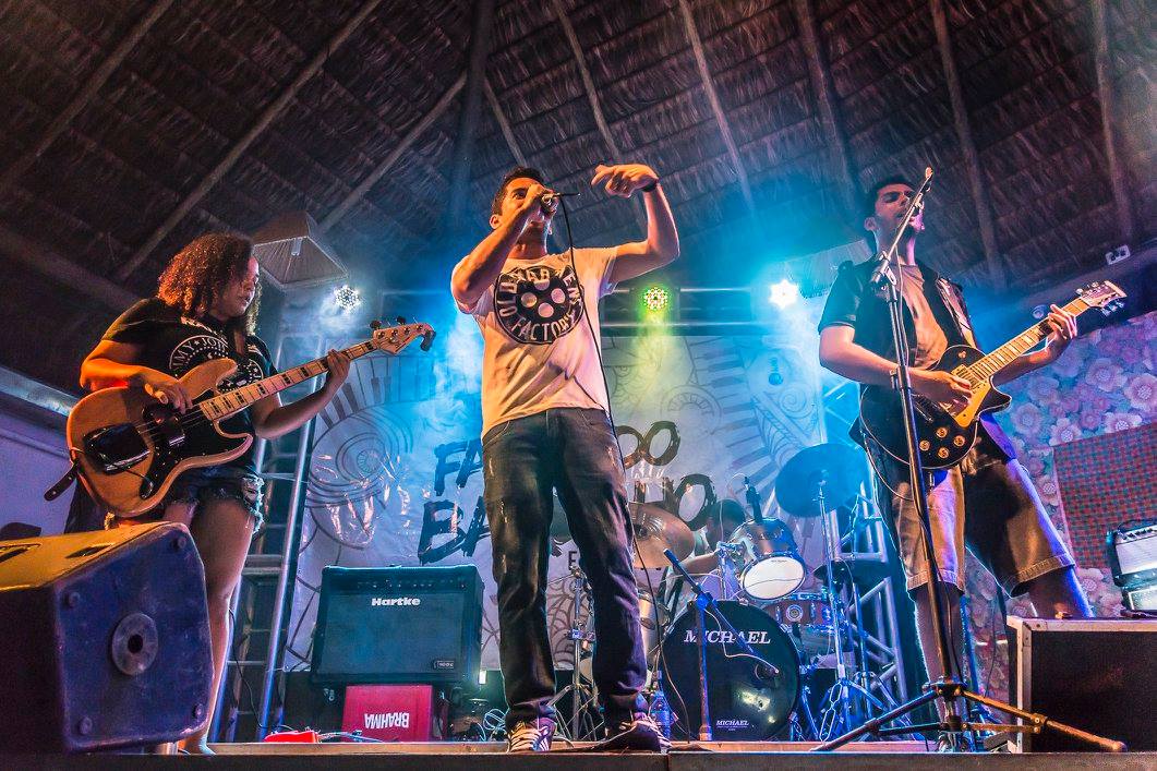 BandaLincolnJr's tweet photo. #SegundaDetremuraSDV
Sábado / 04 de julho de 2015 / Fazendo Barulho Festival #EquipeLJ https://t.co/fkQ8LoMQYb