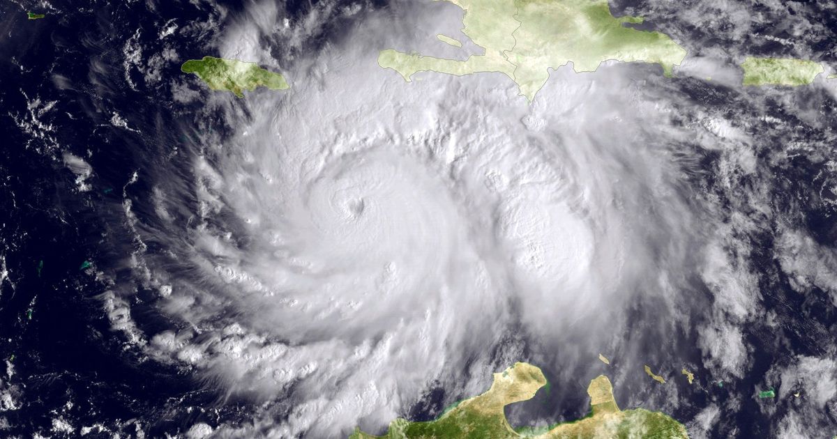 USATODAY's tweet image. Hurricane Matthew dumped enough rain to fill the Rose Bowl 163,000 times usat.ly/2dSdYDe