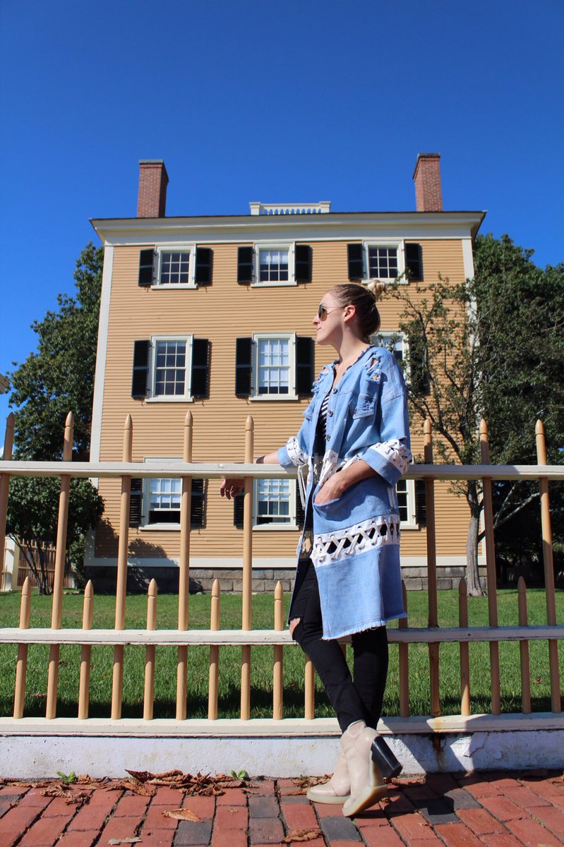 WanderLustGirls's tweet photo. Denim #dusterjacket for the win in #Salem @iijinusa https://t.co/THFhzDQDOu (also wearing @ArticlesSociety jeans & @Hwilliamsdesign #boots) https://t.co/hcaxuDpg5C
