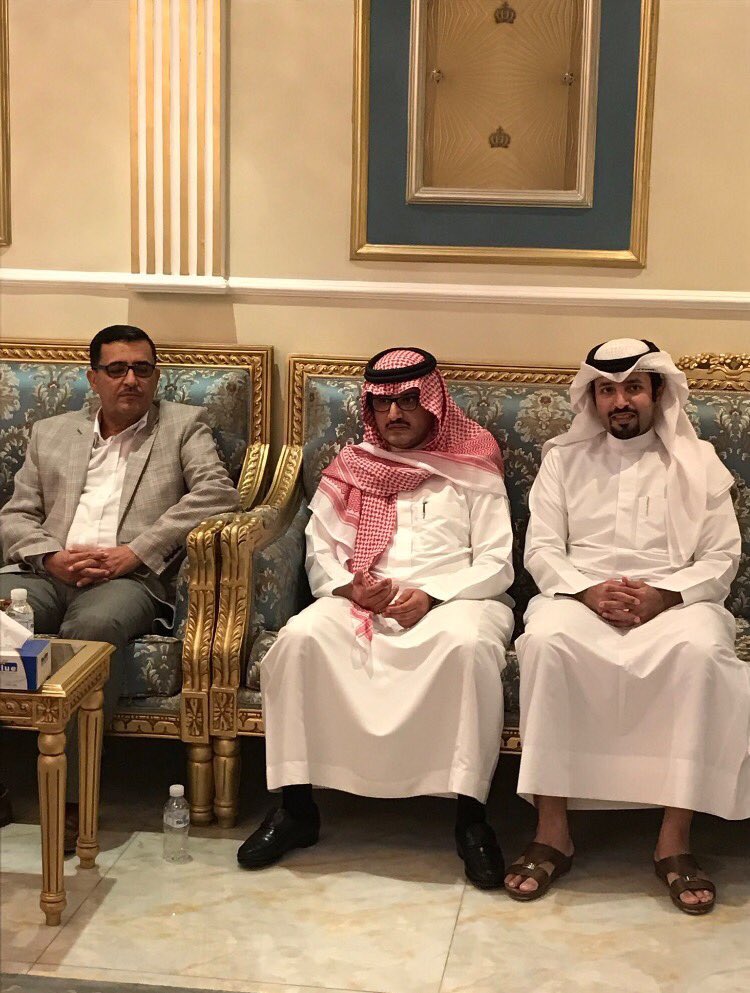 pressALQ8's tweet photo. سفير اليمن في الكويت
والقنصل السعودي
 في ضيافه د عبدالعزيز مطيران السويط 
#الظفير
# المجلس https://t.co/HmFa0RddBE