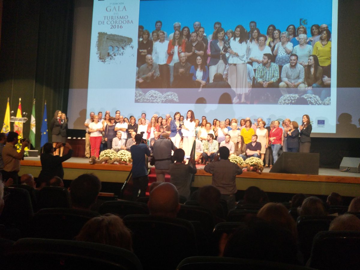 chary_serrano's tweet photo. Premio al Municipio destacado para #FuenteOvejuna. #7edicion Gala del Turismo 2016 @CordobaESP @dipucordoba https://t.co/2DheqkFXMc