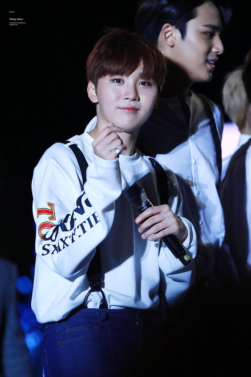 SeventeenPics's tweet photo. Boo looks chubby YAY https://t.co/IThkY1ndev
