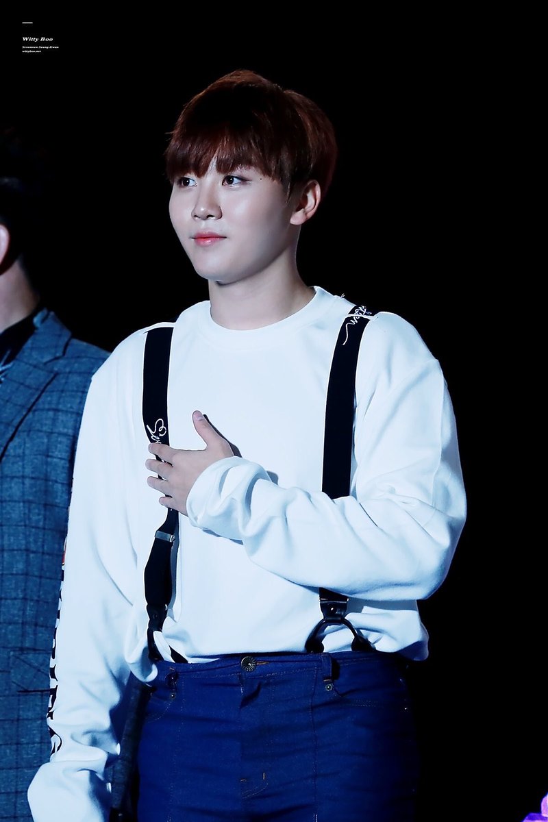 SeventeenPics's tweet photo. Boo looks chubby YAY https://t.co/IThkY1ndev