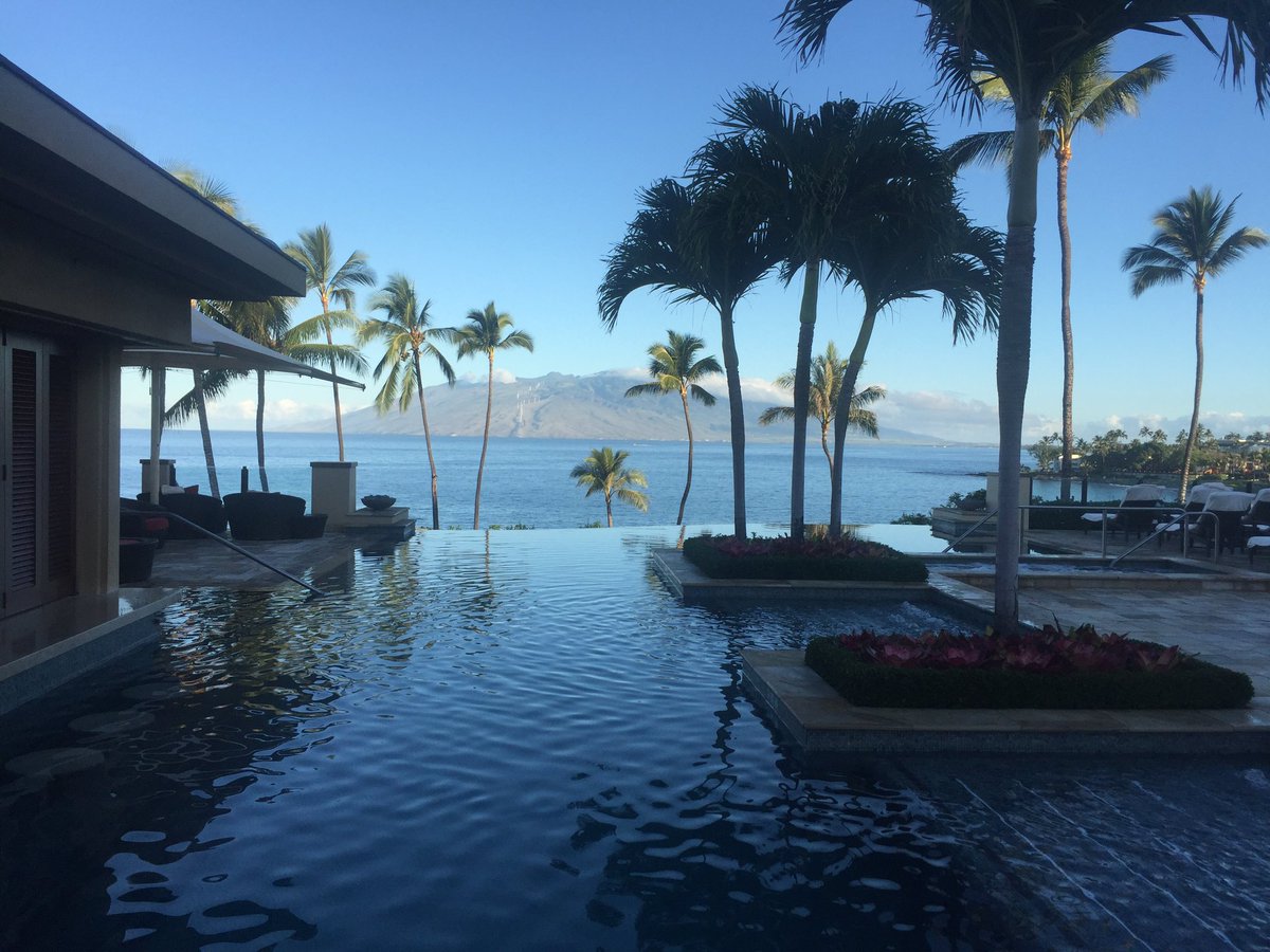 supageorg's tweet photo. Wow pure bliss @FourSeasons #maui #hawaii #serenitypool just need a #jetlag power smoothie for total perfection! https://t.co/6vCiy9yhPk