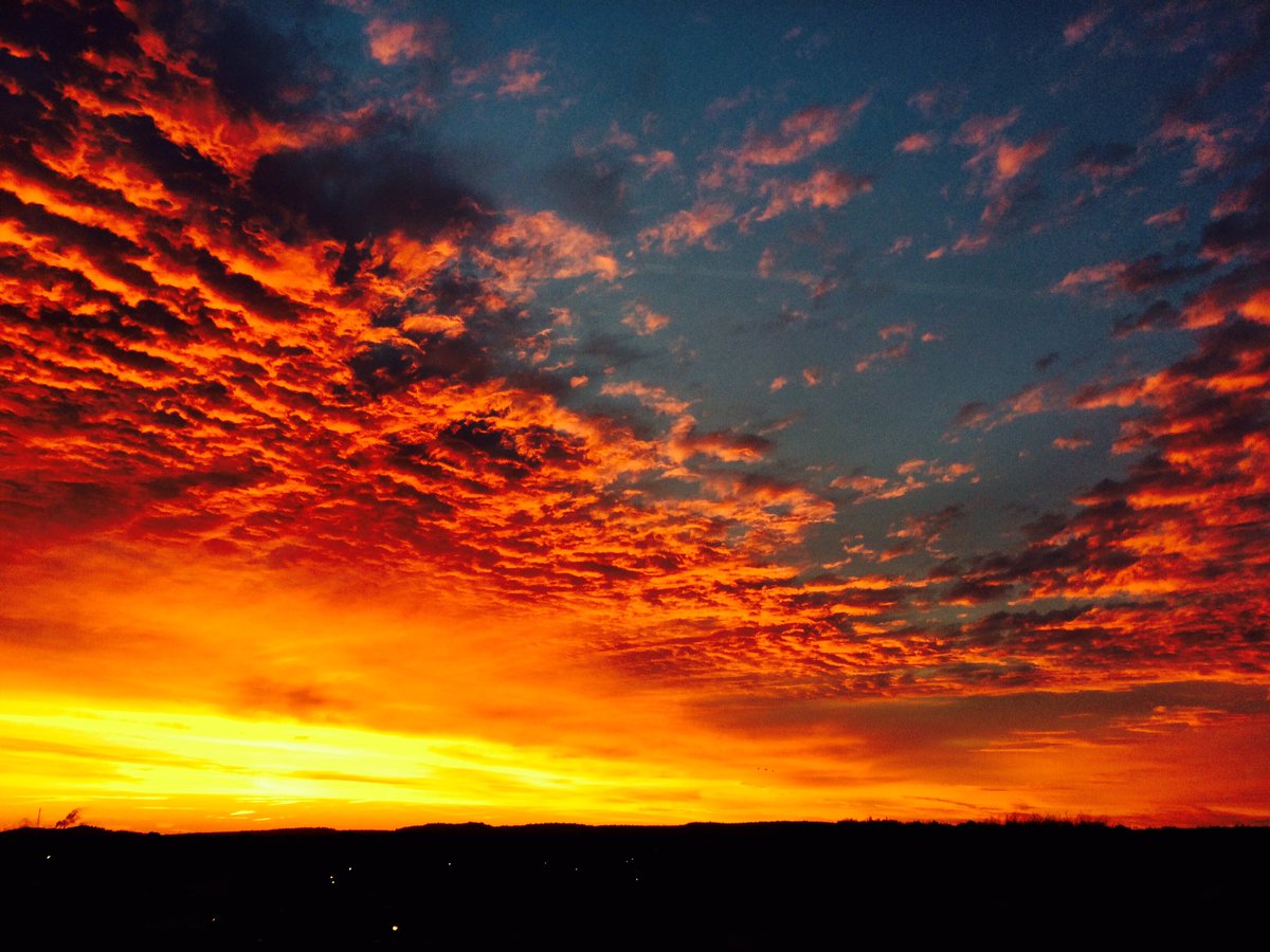 robclarkrockley's tweet photo. Sunrise over Mimizan https://t.co/Px99RcK3JI