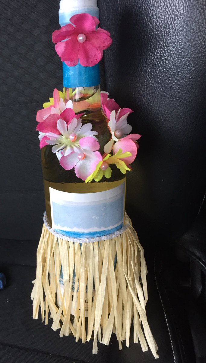 vivianaisabel09's tweet image. A bottle for the baby @maryestrellass