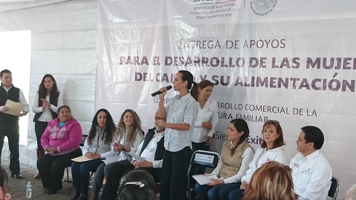silvia_sotomayo's tweet photo. @incarural presente en visita esposa del Secretario @ppcalzada Puebla, reunión con personal de la Delegación y con mujeres productoras https://t.co/0t0K38g6aE