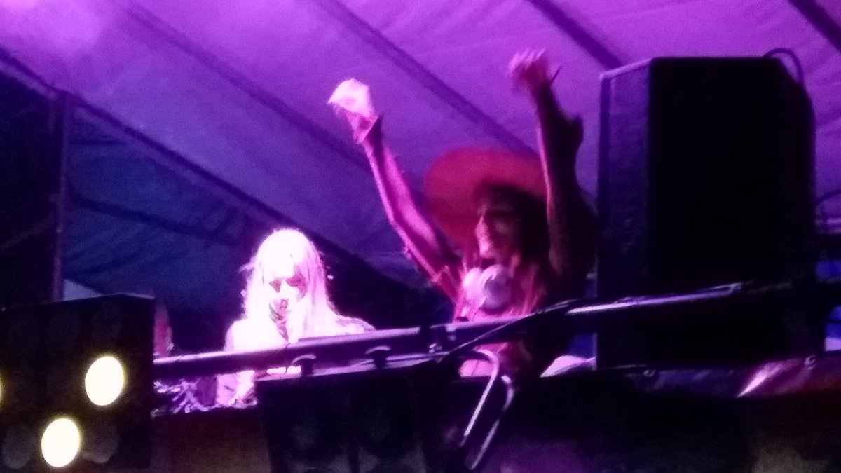comogachiypachi's tweet photo. Deseas mucho algo y cuando llega el momento es mejor de lo que imaginaste @LaCaluRivero 💣#puntaweekend explotó https://t.co/F1JkUgOvaa