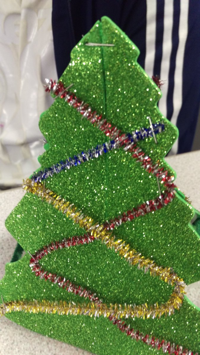 RochdaleYouthie's tweet photo. Getting creative at the young carers group as we start the table decorations for this year's Mayor's Youth Awards #MYA2016 https://t.co/9GqjQxwfNr
