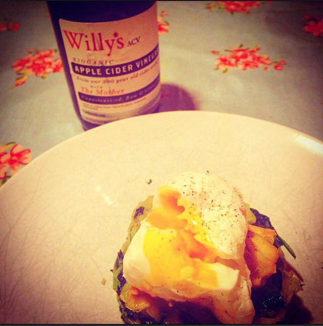 CharlieChase09's tweet photo. Perfect poached eggs with @willychases....move over white wine vinegar there's a new kid in town! https://t.co/JqW6EMascA