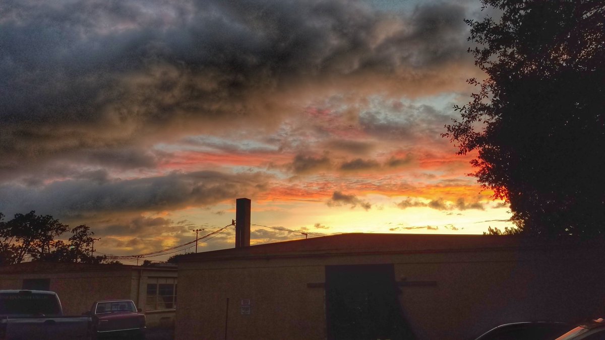 PavoHaunted's tweet photo. Sky over haunt on October 7th.
#pavohauntedhouse https://t.co/eFqvrn2QOi