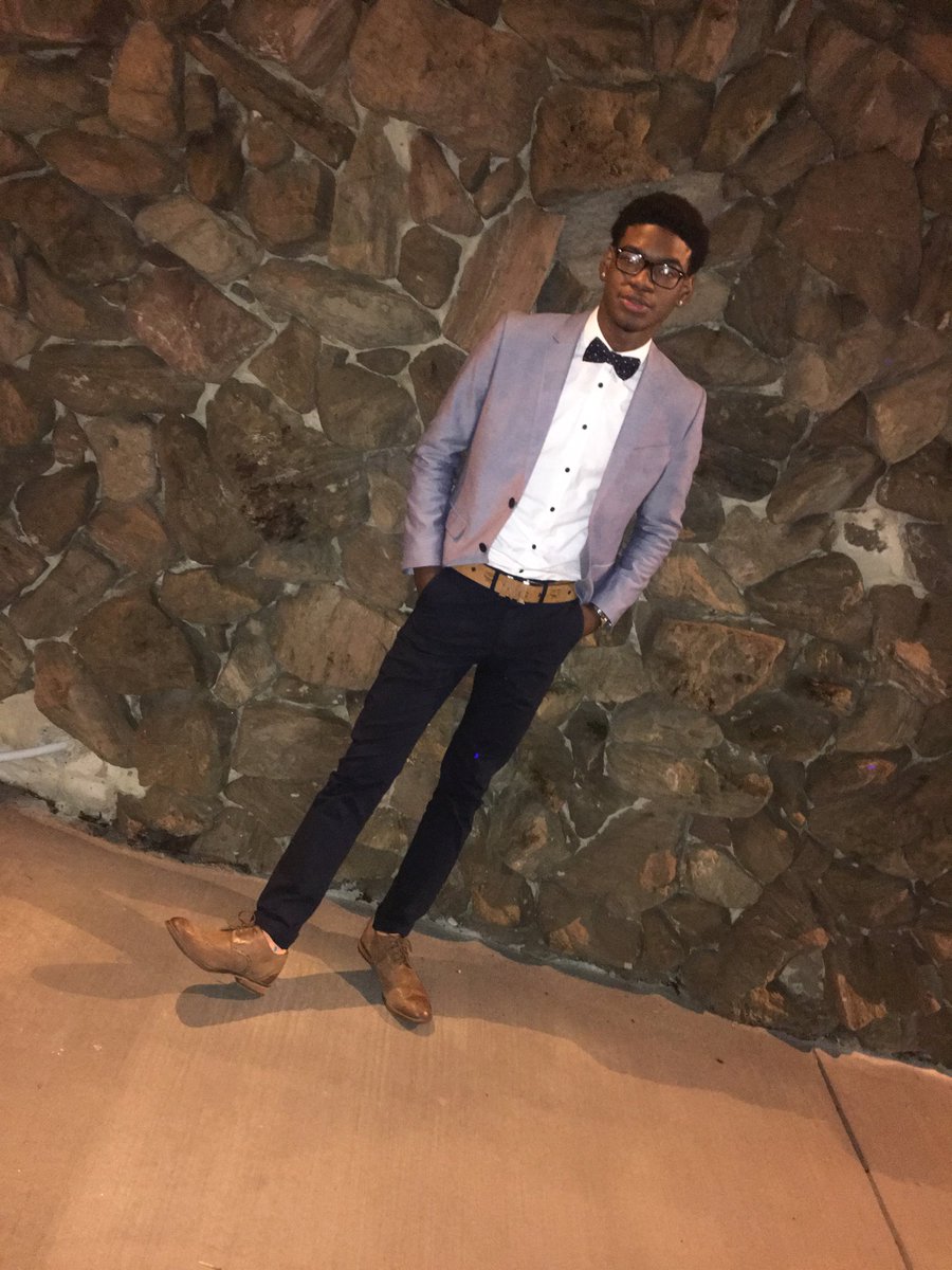 Lamar4MVP's tweet photo. I had to boss up for a check 💸 https://t.co/QmgKQzdIfM