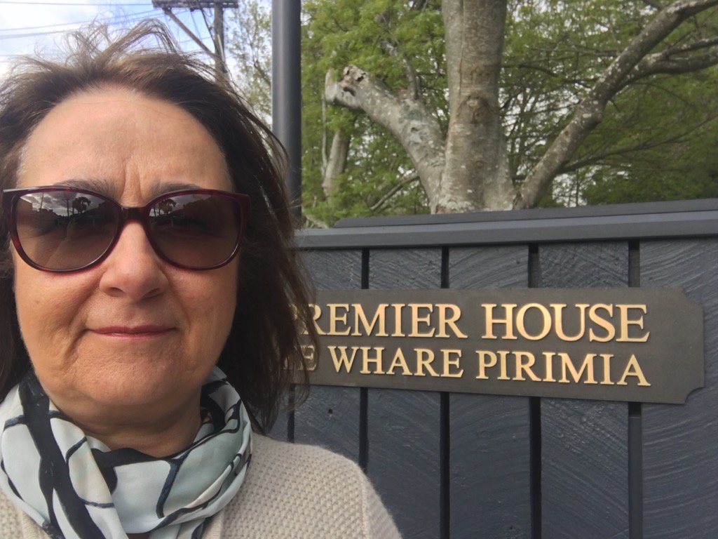 lettrsngraffiti's tweet photo. #premierhouse @WhyWellington @PureNewZealand my office for the day https://t.co/xW86pLxCfT