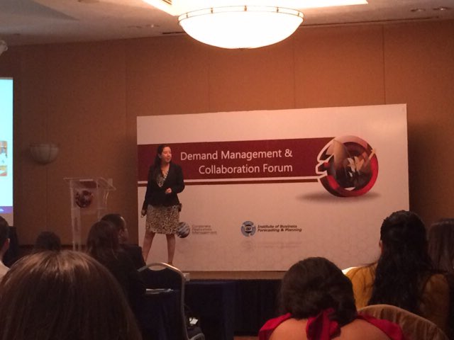 SASMexico's tweet photo. Inicia ponencia de Claudia Navarro, El Valor de la Analítica en la Cadena de Suministro, en el #IBFForum #forecasting #demandplanning #scm https://t.co/Z34XyXtAbI