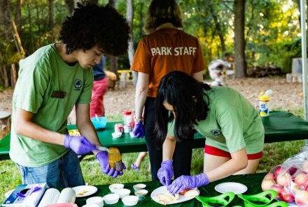 MontgomeryParks's tweet photo. Community Service Wk is Oct 16-23! Volunteer with #MoCoParks! Here's how: https://t.co/7XsaZgFFgG. #ParkVolunteers #CWS2016 https://t.co/lMlEHkHSOn
