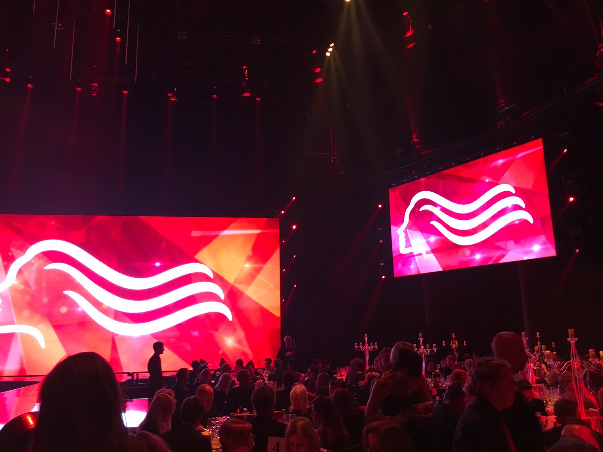 RespectforHair's tweet photo. @WellaPro #TVA2016 the party in full swing #greatfun #cant wait #competition https://t.co/Psr7zEWVth