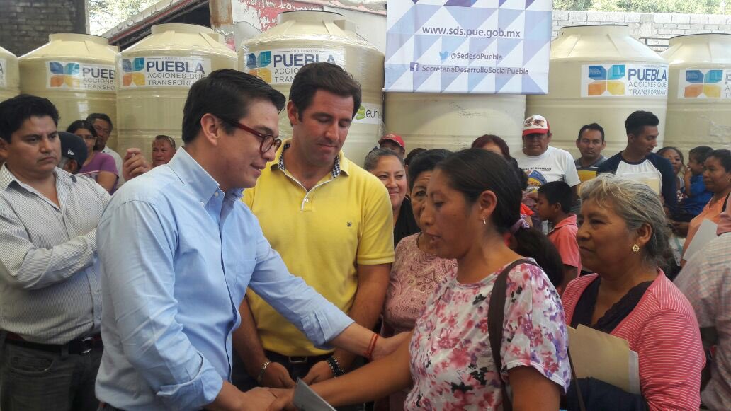 gerislas's tweet photo. Estamos convencidos que la pobreza no es un destino inevitable. Como lo ha manifestado @RafaMorenoValle: “Origen no es destino” https://t.co/dqapwYiyN2