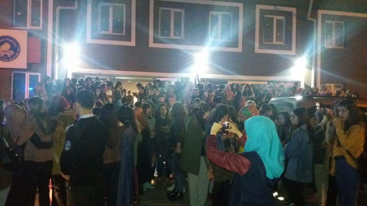 feministkolektf's tweet photo. Zonguldak'ta üniversiteli bir kadın Nebiye Hatun Yurdu'ndan kaçırıldı. 
Kaçıran araç: 74 plaka Tofaş 
#NesibeHatun2gun2kadin https://t.co/WIKP1ClRFt