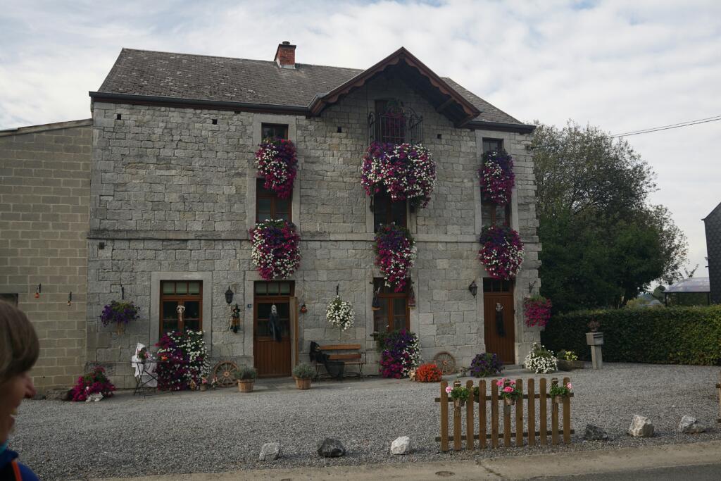 OutdoorBlogNews's tweet photo. Unterwegs in den #Ardennen #Wanderung um das alte Dorf Wéris @BelgienTourist https://t.co/KSHq2SwRLa