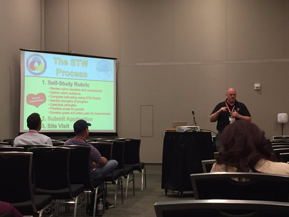 MavisTasaka's tweet photo. AMLE2016 Improving & Celebrating Middle School Practice @CodyKikuta @dolediplomats #AMLE16 https://t.co/LXM0U95lAv