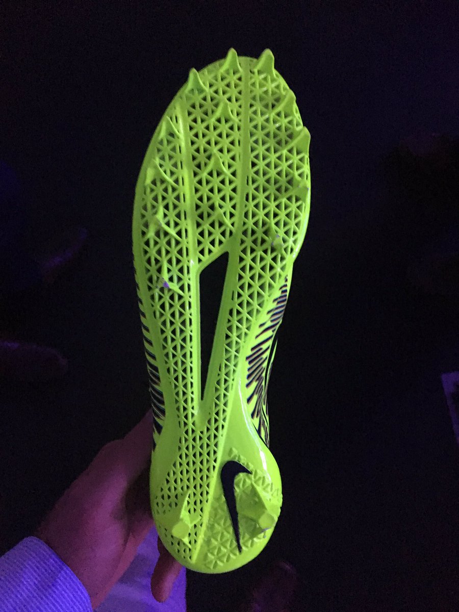 NH_Coaching_'s tweet photo. The level some people go to for the NFL combine... #40yardDash #AgilityDrill #OneOfAKindShoe #ESS2016 https://t.co/I9KDSs4Q2l