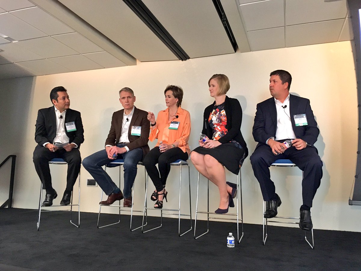 AugustoSellhorn's tweet photo. Great Digital Industrial panel w Jorge Frausto,Maria Claudia Borras,Jennifer Hartsock,Heiner Markhoff &amp; Rich Morin @HispanicForumGE #GEHF20 https://t.co/5rNAP3Sx1A