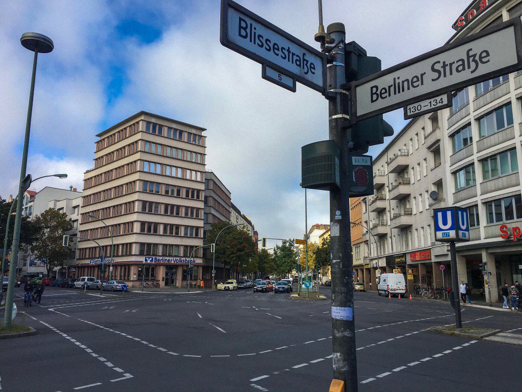 1wahalla1's tweet photo. Dzisiaj przegapiłem @OnetRano ale w kieszeni podróżowaliśmy po ulicach Berlina.
Teraz nadrabiam. #urlop2016 https://t.co/njuypjjmKQ