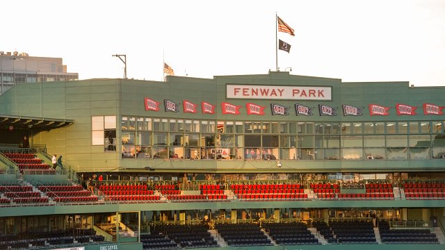 There's still time to buy parking for tonight's playoff game <a href="/fenwaypark/">Fenway Park</a>  
bit.ly/2d86hUW Go Sox! <a href="/RedSoxPlayoffs/">Red Sox</a> #RedSox