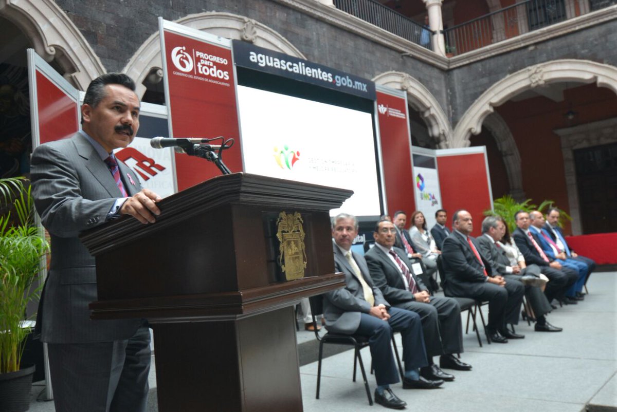 BuenGobierno_mx's tweet photo. @SFP_mx y @GobAgs suscriben acuerdo en Mejora Regulatoria. Javier Vargas celebró que ocupe 1er lugar Nal. del ranking Doing Business 2016. https://t.co/GFZ3BbCzcy