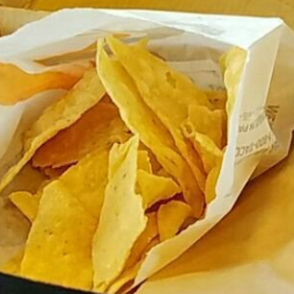 allisoncaple34's tweet photo. Where's the queso??  @TacoBell @getstealz https://t.co/wPUs6OOCSX
