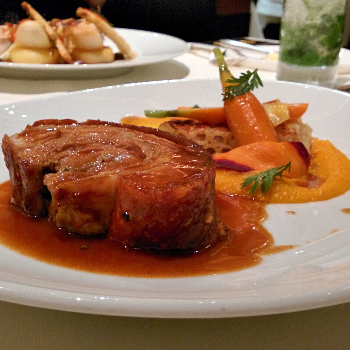 t11uyn's tweet photo. A lovely birthday treat from @SheepaMiah #thenewgrill @TheDorchester #foodie @LRF2016 https://t.co/sxwZz9kVBL
